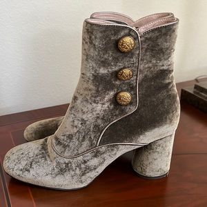 Brand new Donald Pliner booties